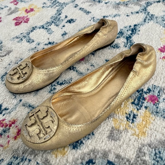 Tory Burch gold flats with logo - Picture 5 of 5